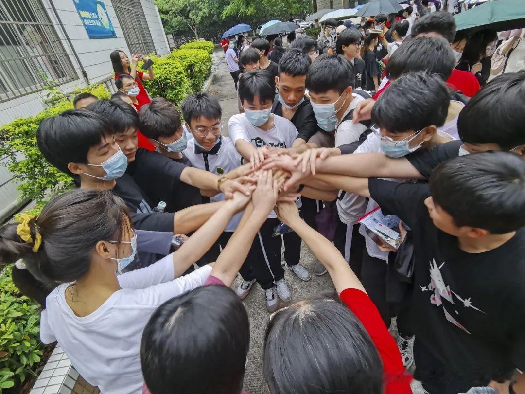 《主角》围绕秦腔名伶忆秦娥半生起落展开，剧中诸多台词道尽艺道艰辛与人生真相，每每