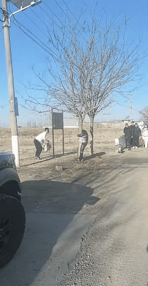 我们说是婚闹太“恶劣”，他们说这是别人给你的面子。
他们说，没有这个，别人会笑话