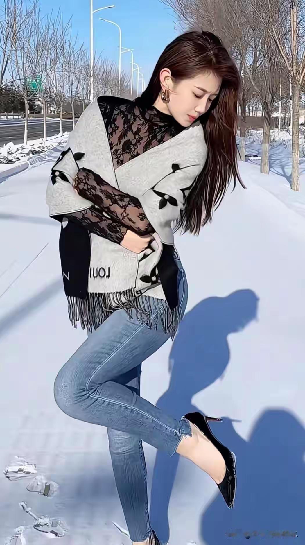 上联：姿势；
下联：[作揖][作揖][作揖]。