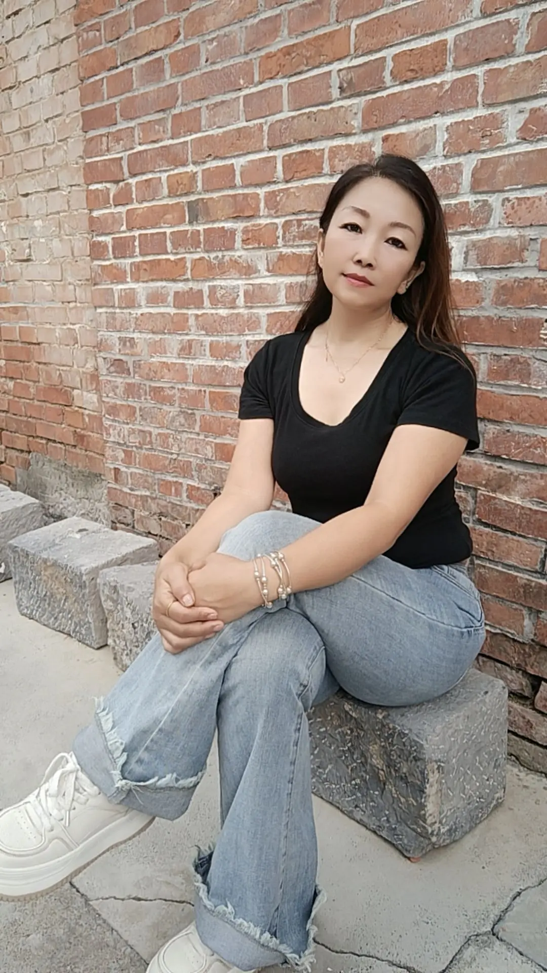 以信任之心，不限制对方的自由，以珍惜之心， 不滥用自己的自由，风雨人生...