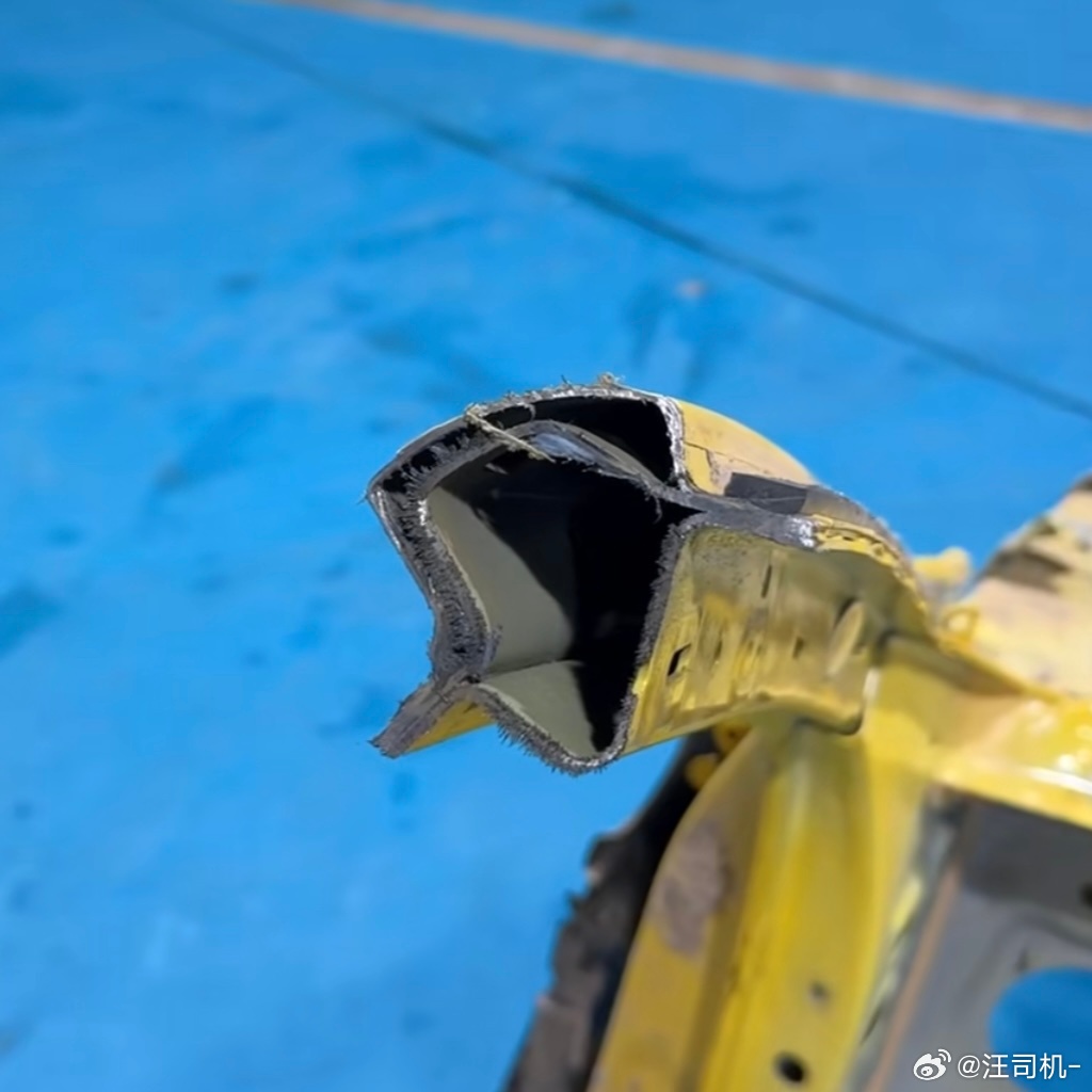 两台车的A柱截面，猜猜哪台车更好？ 