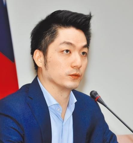 邱毅说，台北市市长蒋万安曾宣称，如果大陆继续在台海进行军机绕台和军演的话，他就要