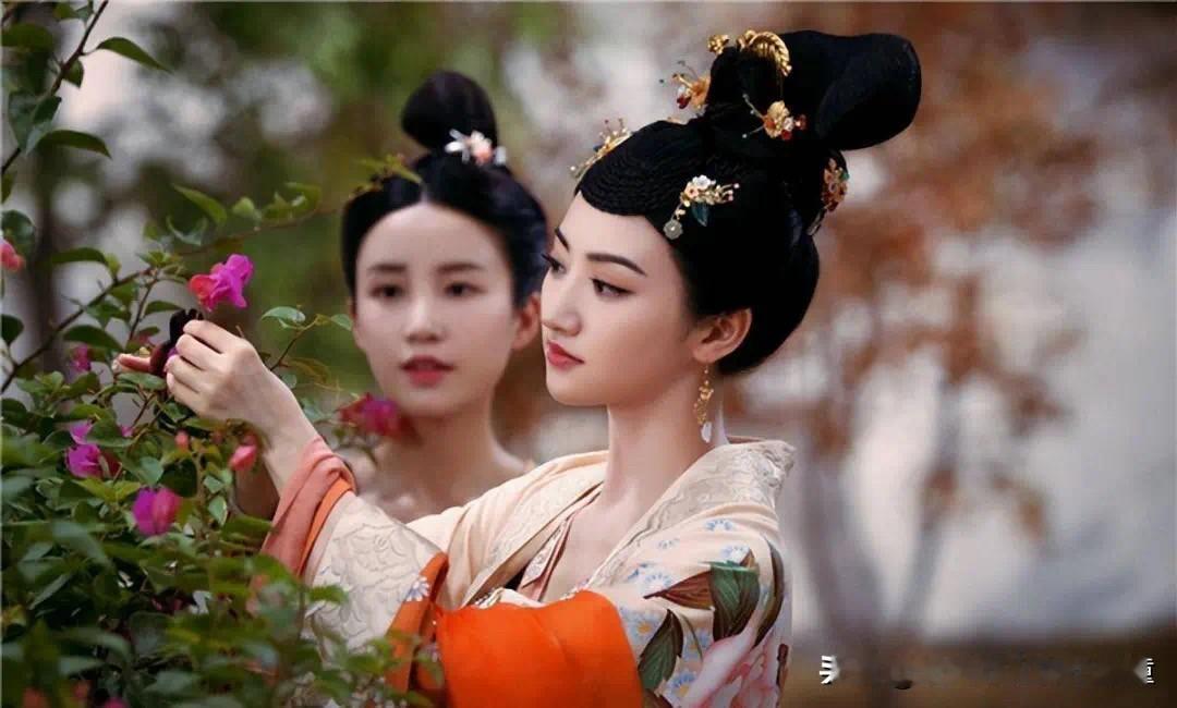 估值合理性特征

1. 市盈率（PE）适中

  ◦ PE在5-20倍为合理区间