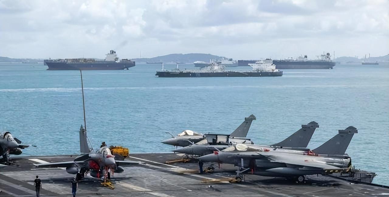 英媒曾爆料：法航母在南海追中国潜艇？结果碰上中国40艘军舰懵了

-

2025