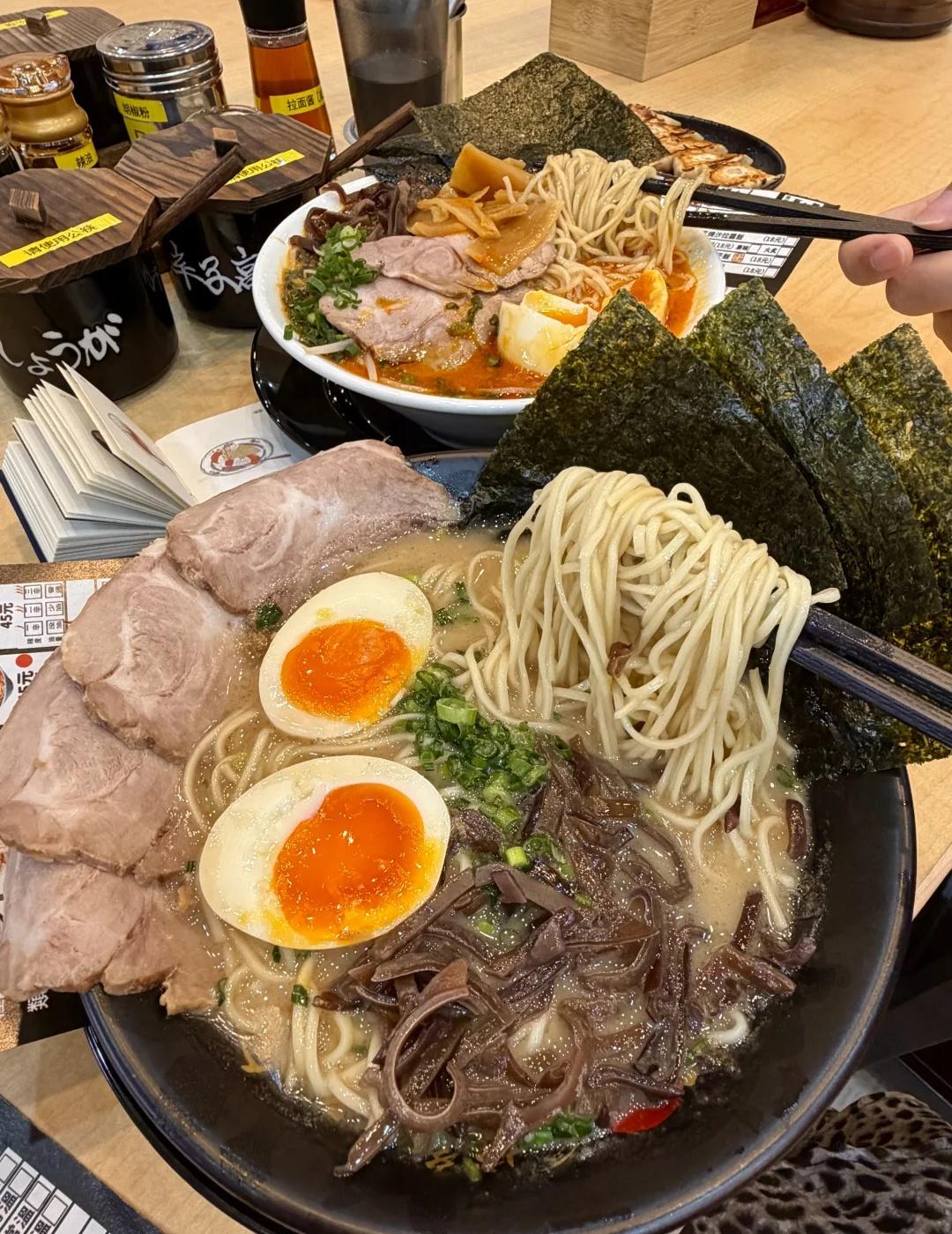 佛山新的！！！！！终于可以吃到了！！！！！！
新晋排队王。。。🥹吼吼吃很浓郁汤