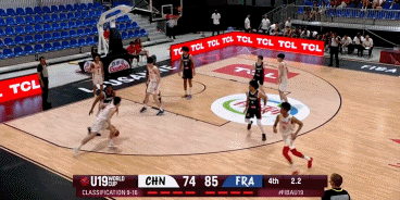 最后一攻！对方不防了！郇斯枫压哨打进！
U19男篮负法国队，五连败！
一胜难求！