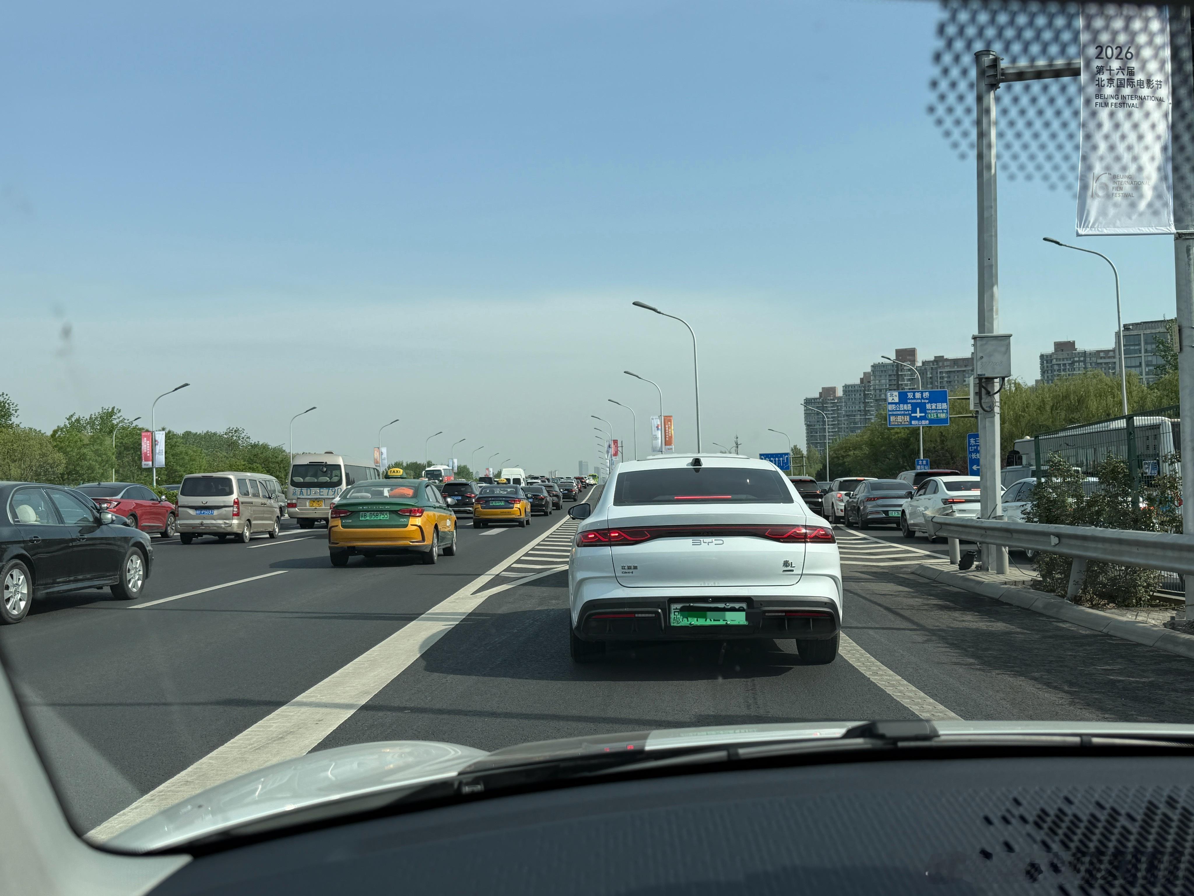 早上好啊朋友们 出门儿搬砖感受下北京的早高峰，30公里我已经开了一个半小时了，这