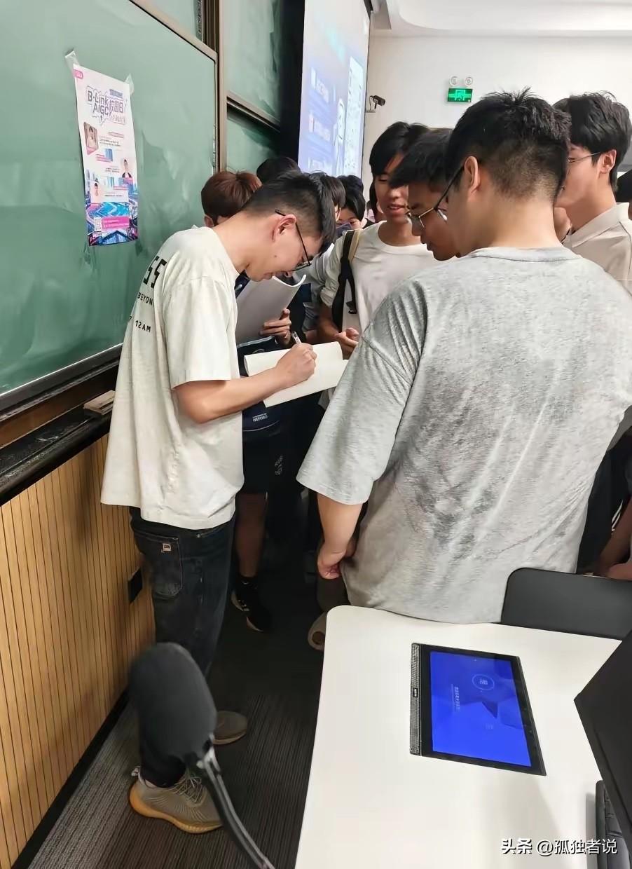 吉林大学邀请耿同学回校演讲也是是个错误！

在如今流量当道的时代，只要有流量，不