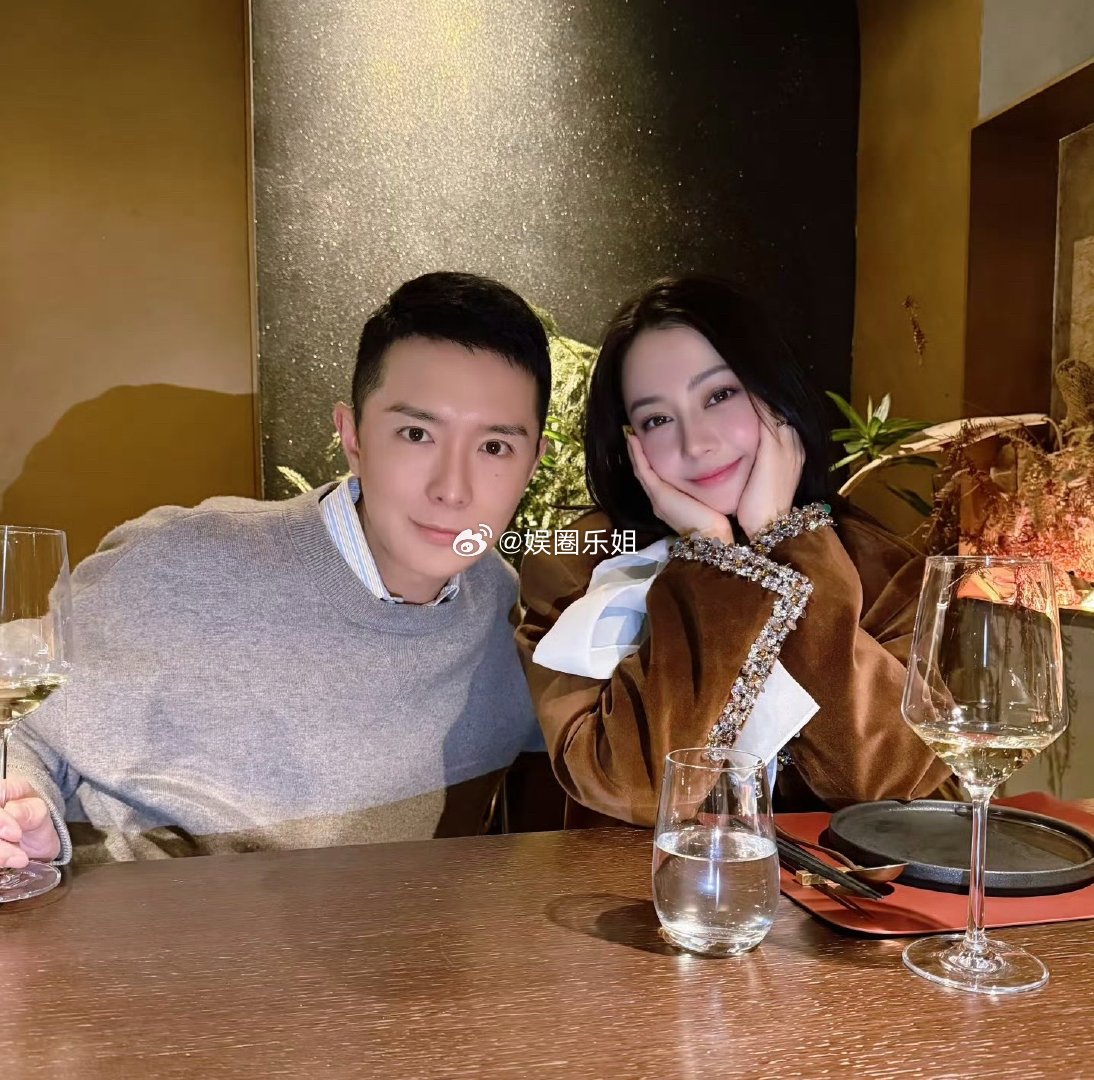 这是要有什么合作吗？巴巴状态真好，气血充足的美！刘冲和迪丽热巴聚餐