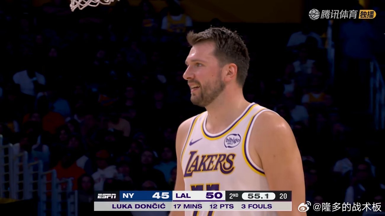 不太妙，东契奇半场前领到个人第3犯。尼克斯vs湖人