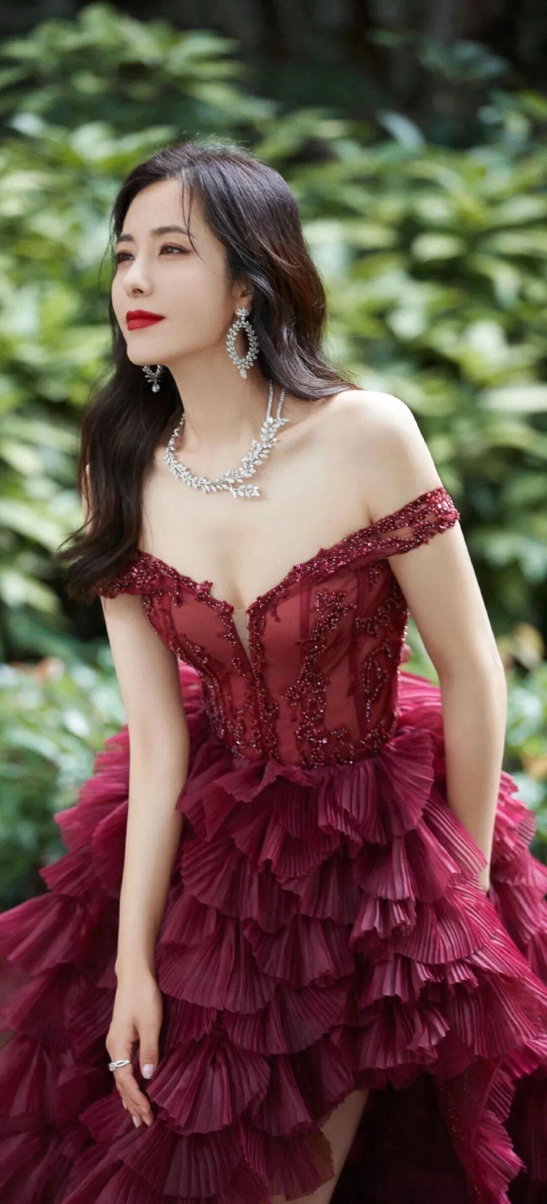 曾黎 凹凸身材，成熟韵味！