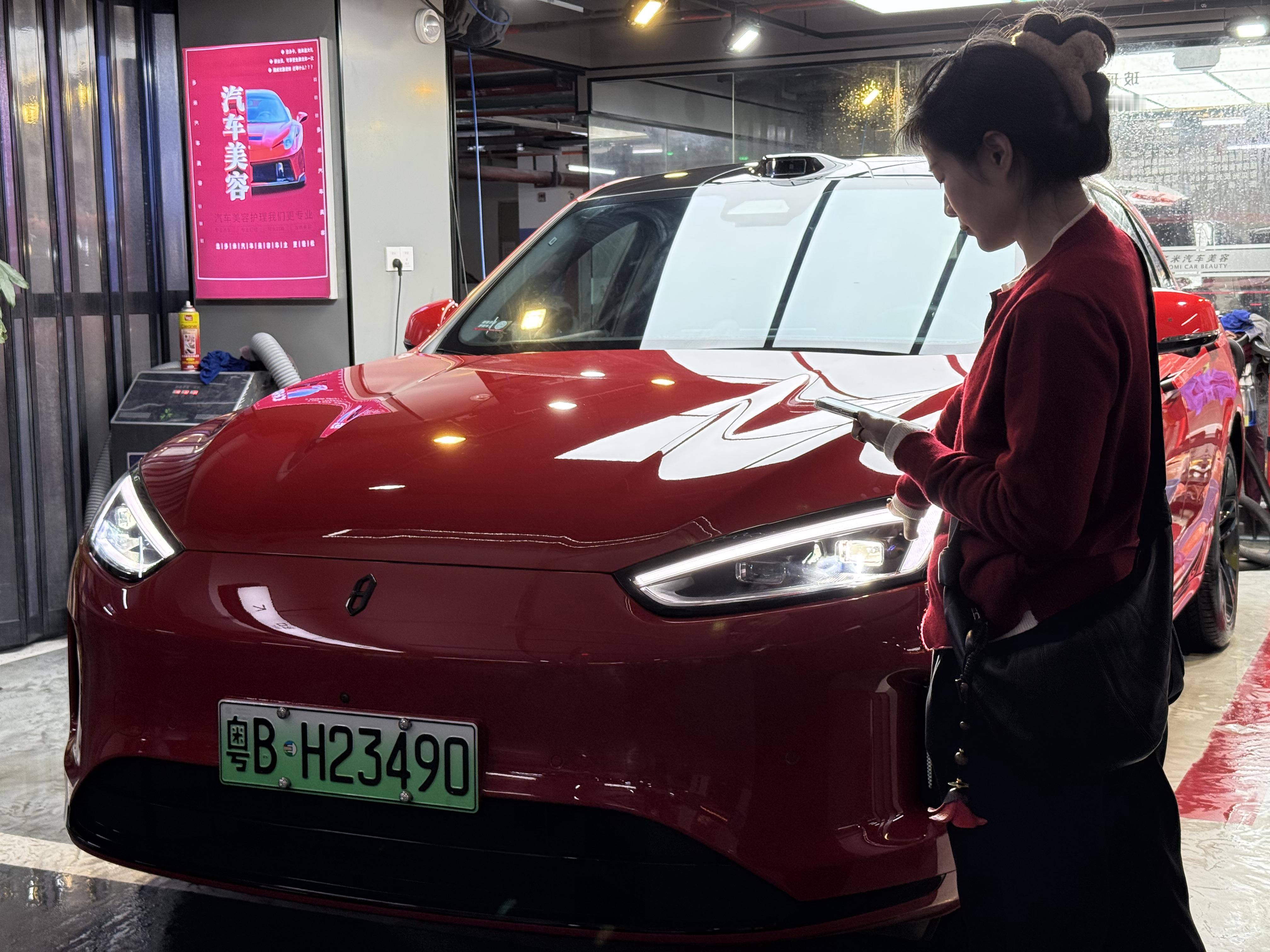 刚给问界新M5洗了车，今年春节开这辆新年红。[给力]  