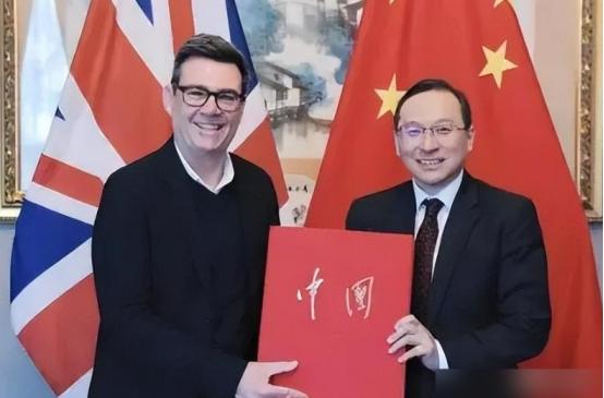 真当中国是冤大头啊！英国当初跪求中国接盘救命，现在翻脸不认人直接明抢！12亿英镑