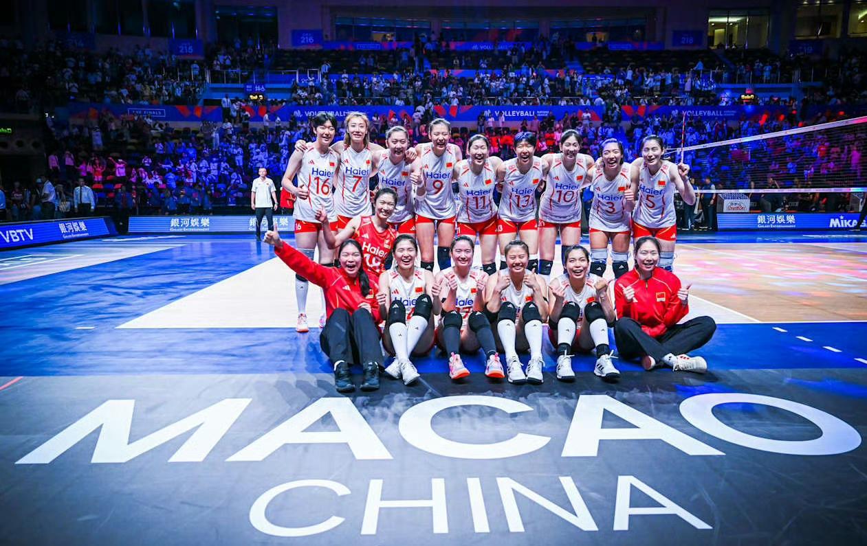 随着中国女排3-2逆转美国女排，世界女排联赛四强名单更新出炉，具体如下:

中国