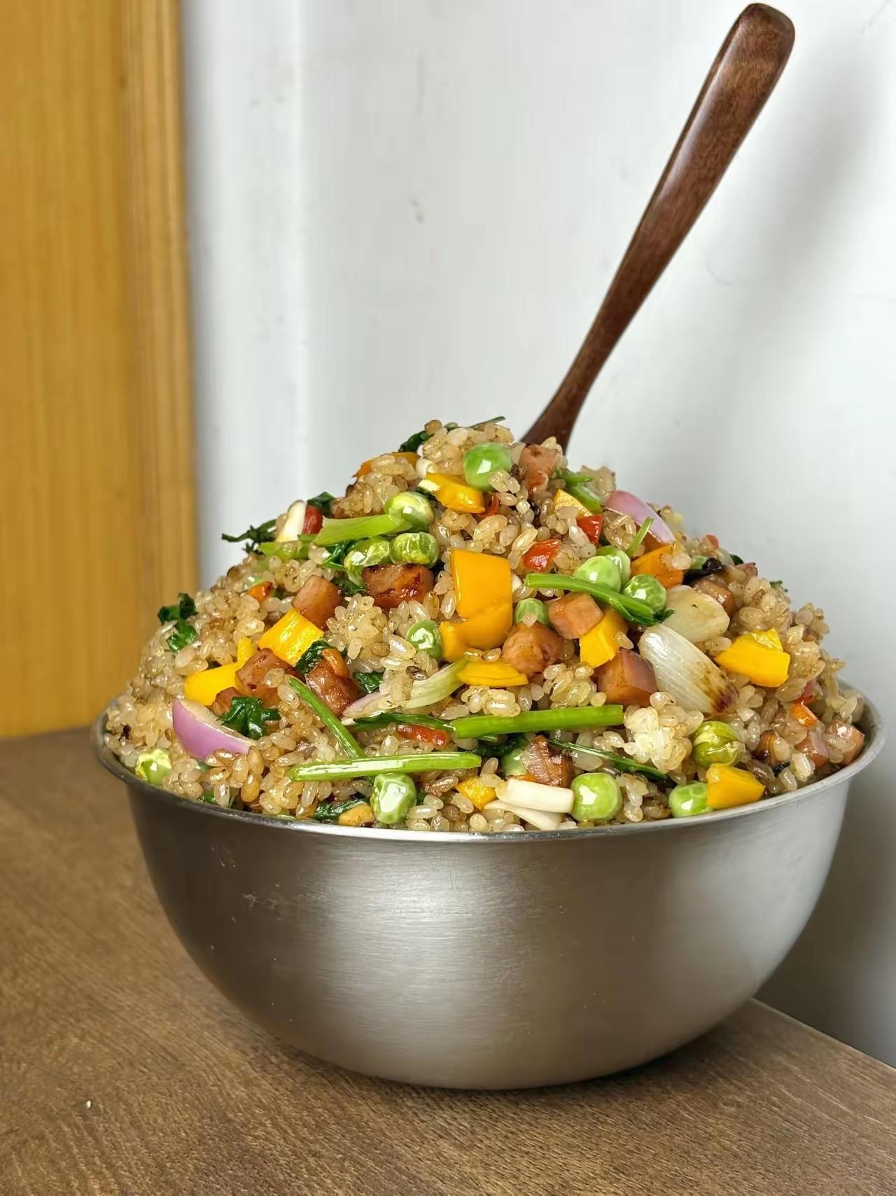 这碗蛋炒饭吃了估计三天都不需要吃饭的[不看]