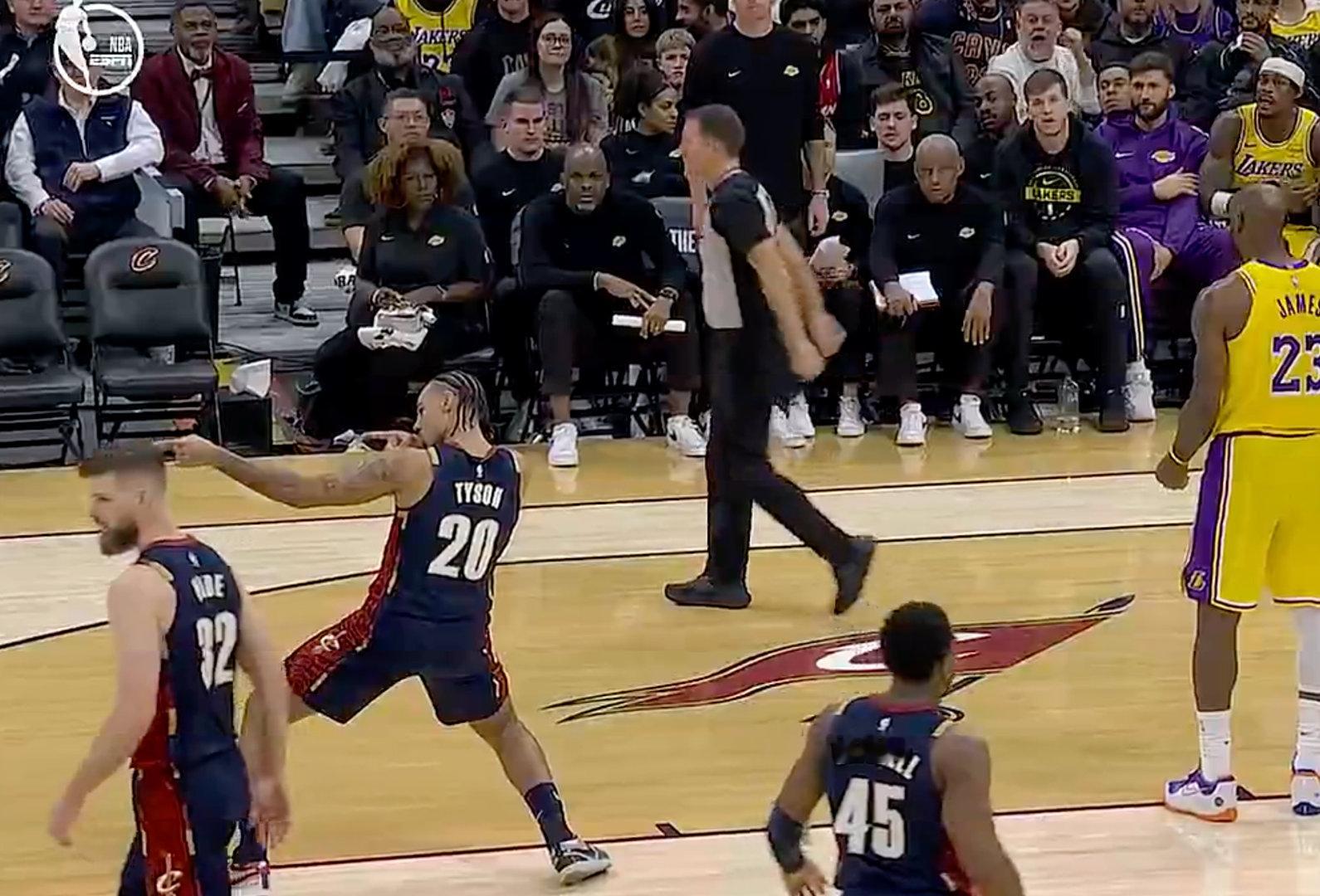 有点搞笑，哥们挺能整活湖人vs骑士洛杉矶湖人