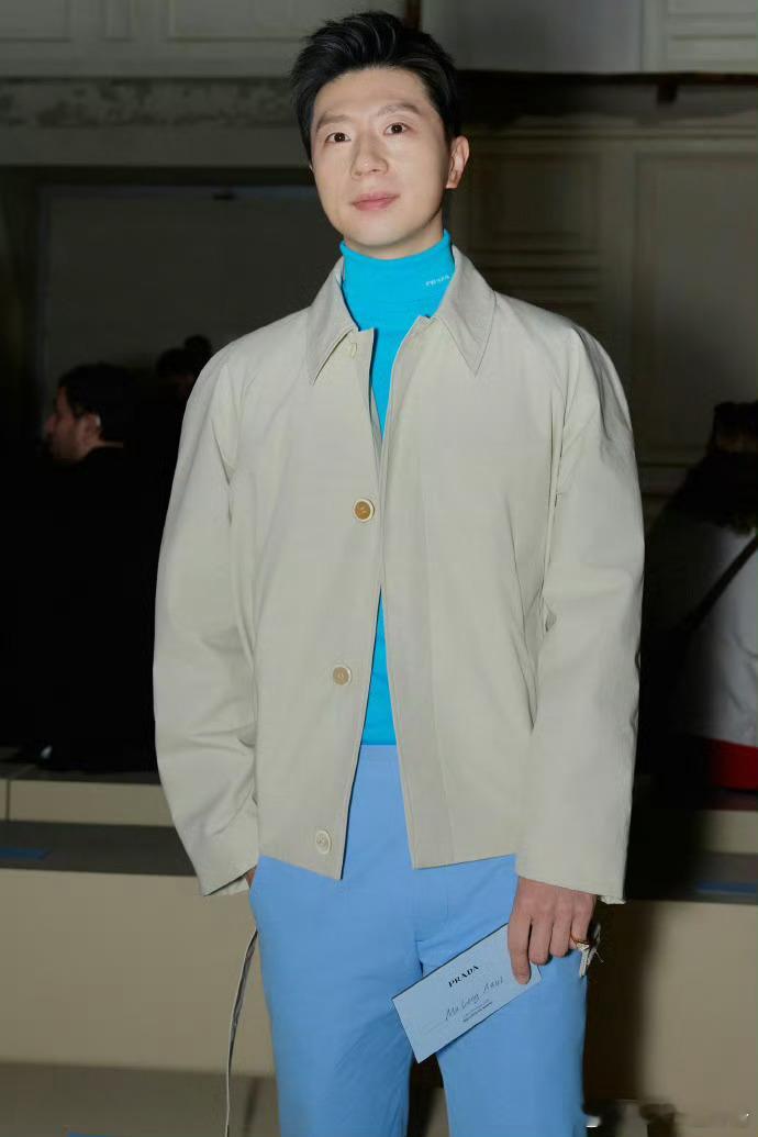 马龙贾玲Prada秀场同框每次马龙的奢侈品秀场确实观感都很好 