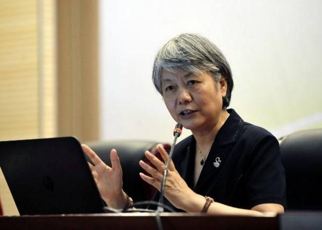 公安大学研究青少年心理学的李玫瑾教授就曾说过：
“并不是所有的孩子都适合学习和考