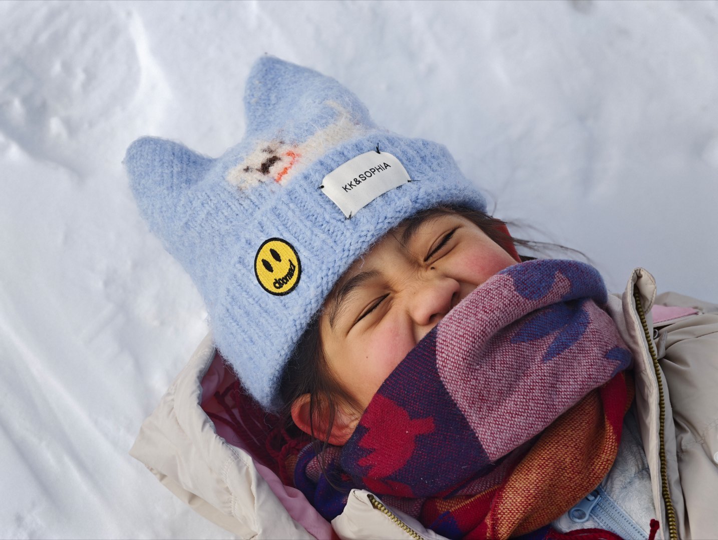 谁又会喜欢冬天呢？它说它会冬眠，他说他总是犯困，她说她总是会想起以前。可是姐姐妹