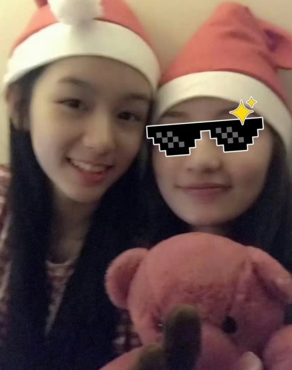 周也从小就有把妹王的潜质 ​​​