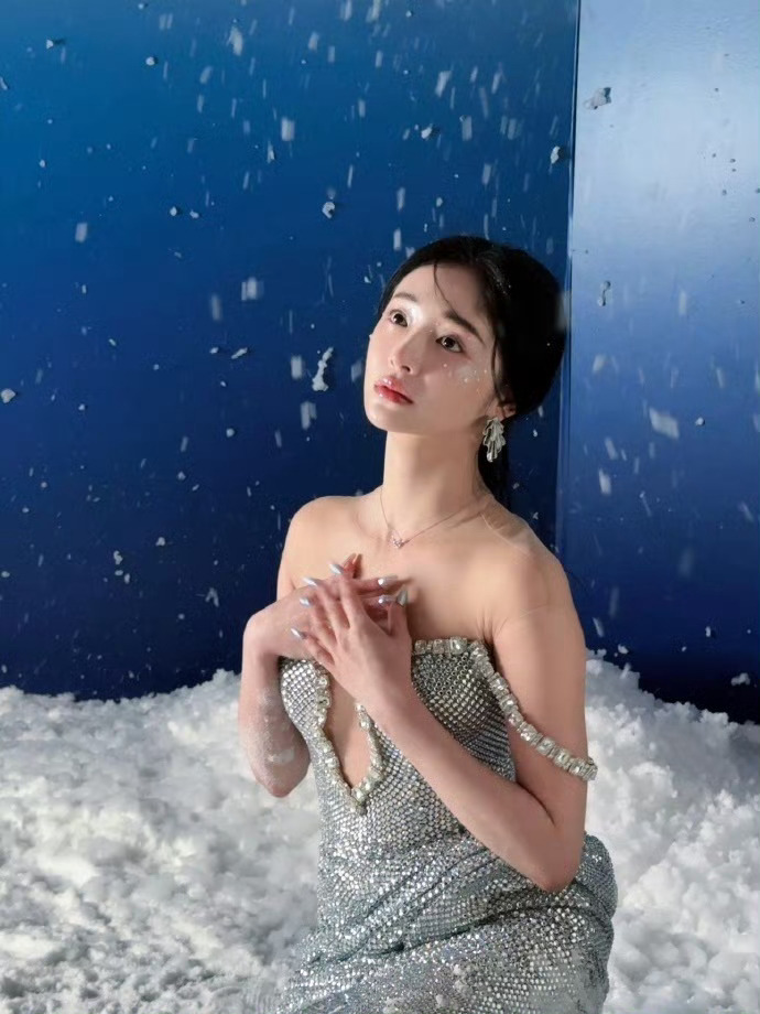 周洁琼 白月光和朱砂痣 周洁琼这一次搜狐时尚盛典，白月光和朱砂痣 