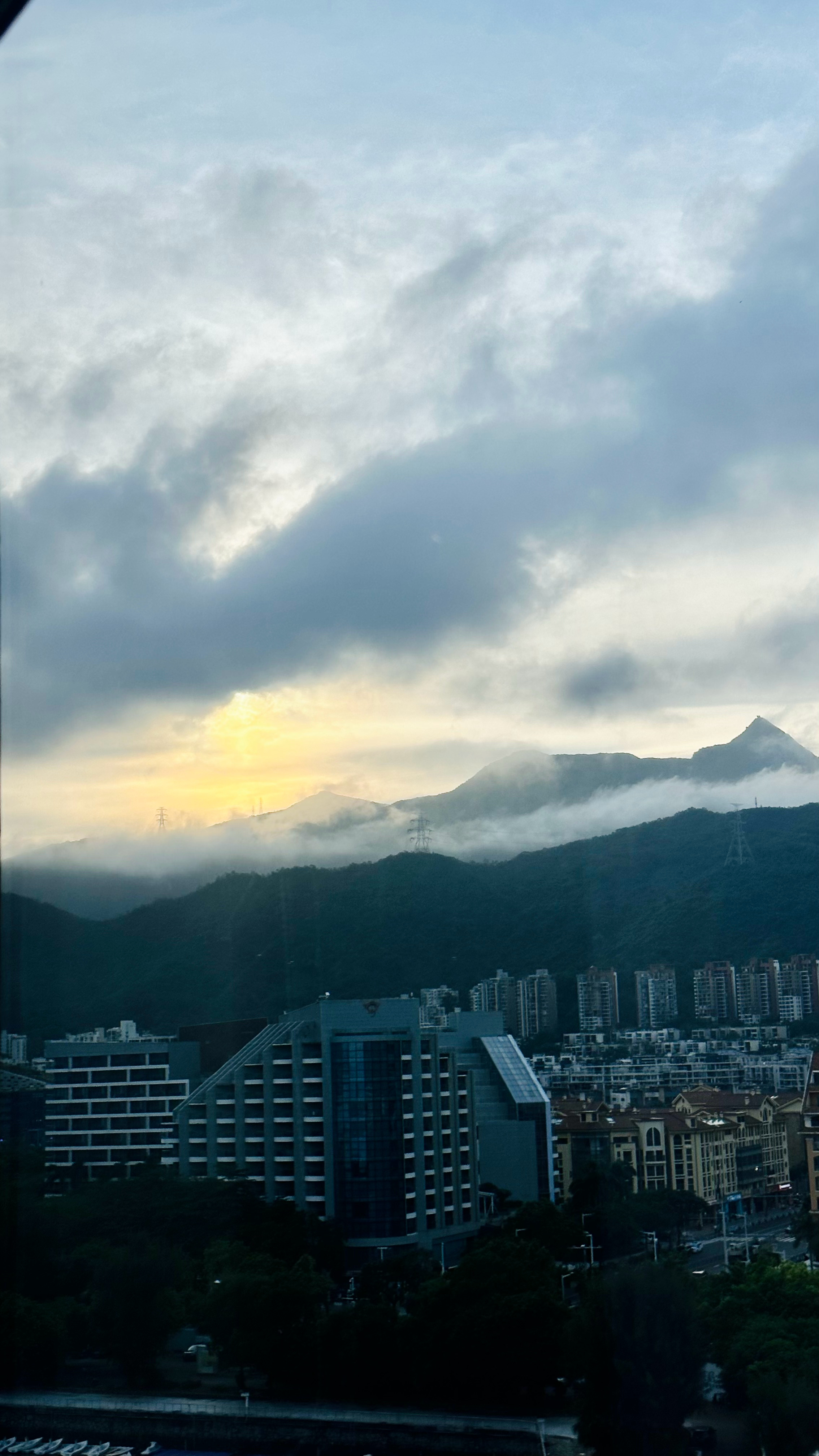 谁懂，今早小助理我从上海出发又遇到了航班延误，服了这个天气好在折腾一下午，终于到