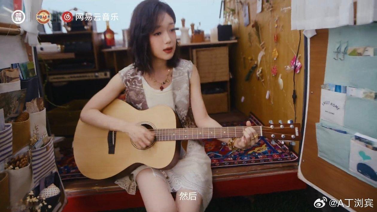 跟着劲酒的节奏养起来乐养咱老己  你有多久没有听过一首足够简单纯粹的歌？摒弃繁复