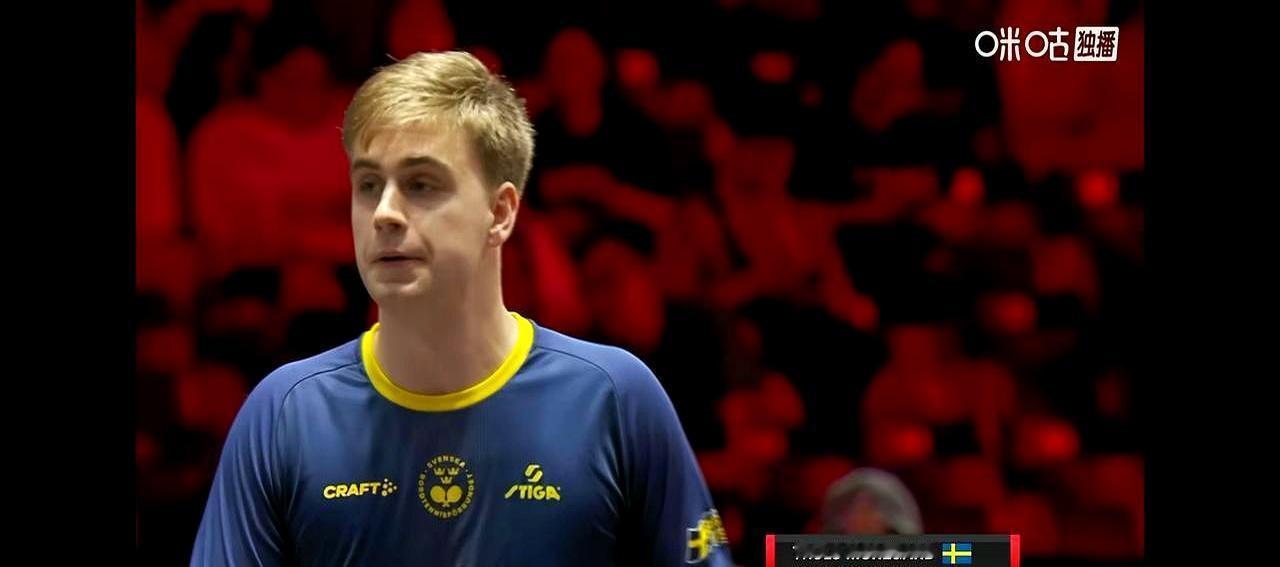 莫雷高德发球被判违规！10平的生死局他硬生生拧回来了！
 
第一局11-4碾压，