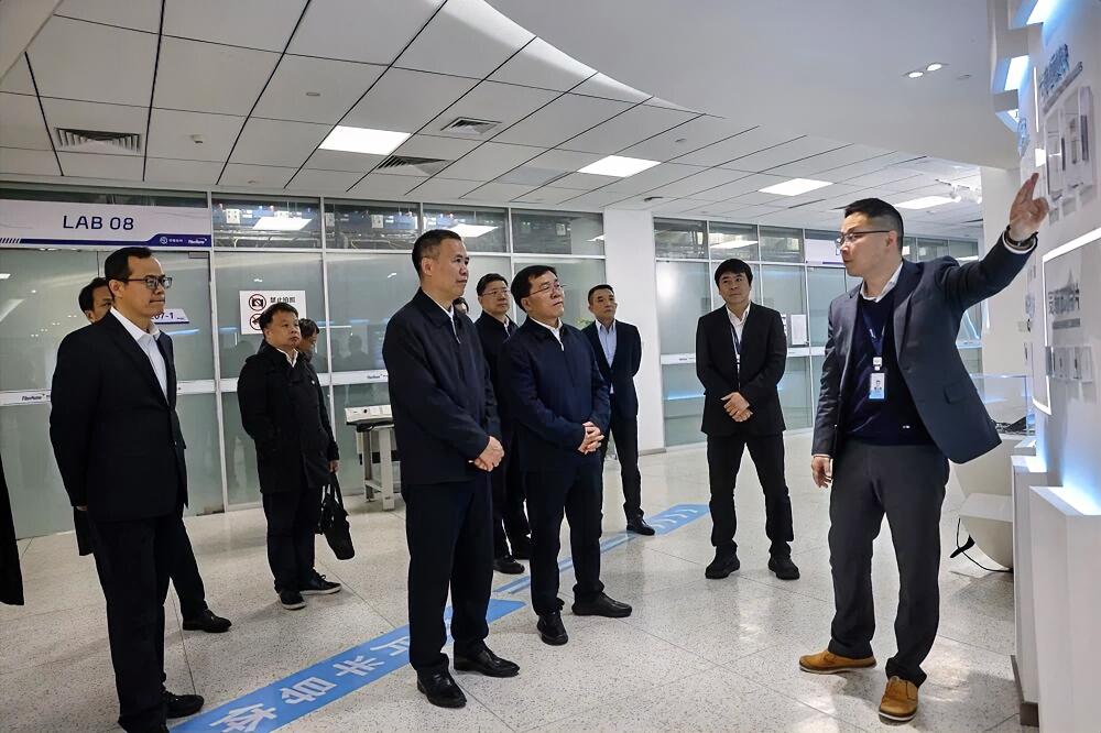 3月10日，中国长江三峡集团总经理、党组副书记李富民一行到访中国信科集团。信科集