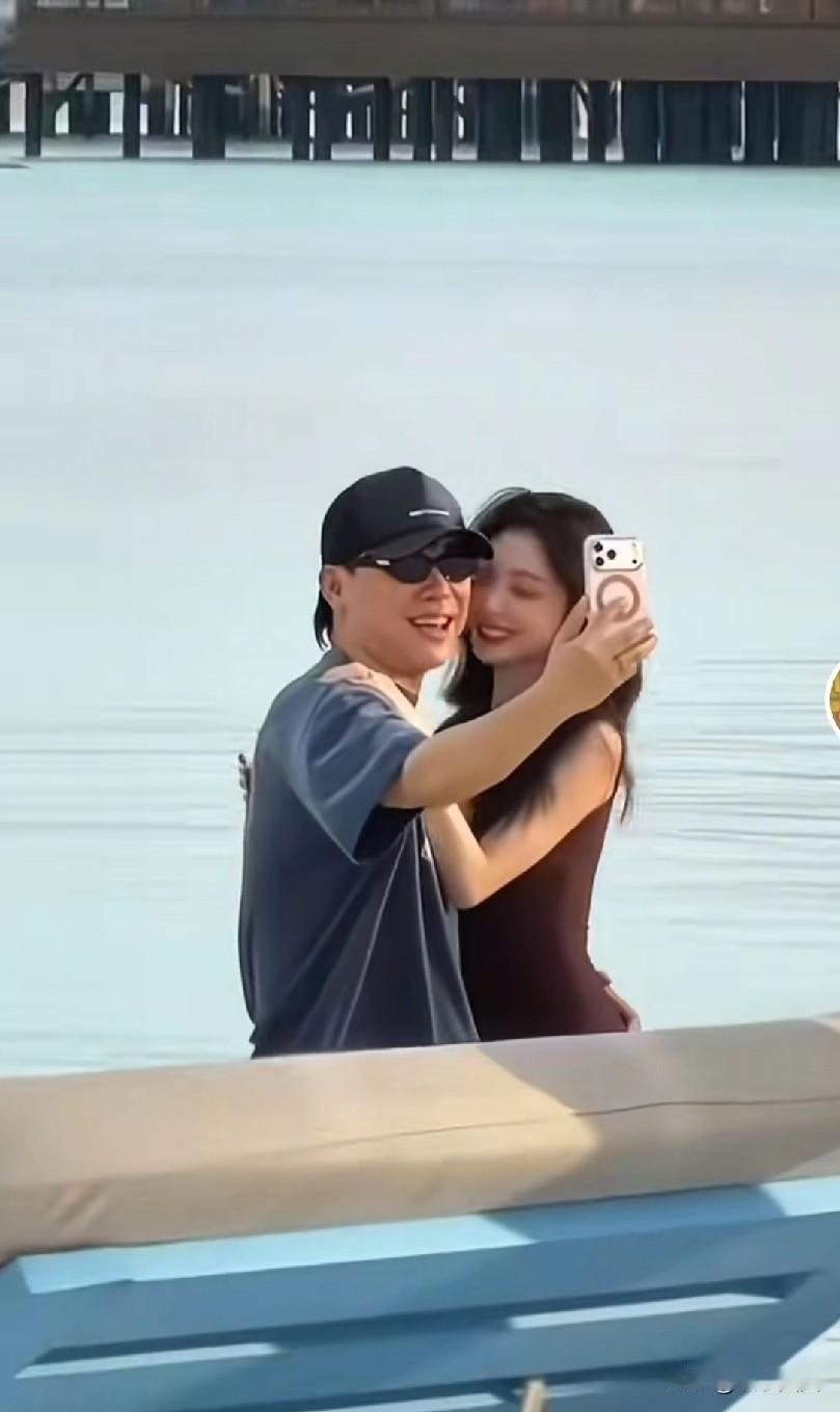 胡彦斌终于又恋爱了

马思唯给易梦玲写歌   
胡彦斌给爽子写歌
我现在期待胡