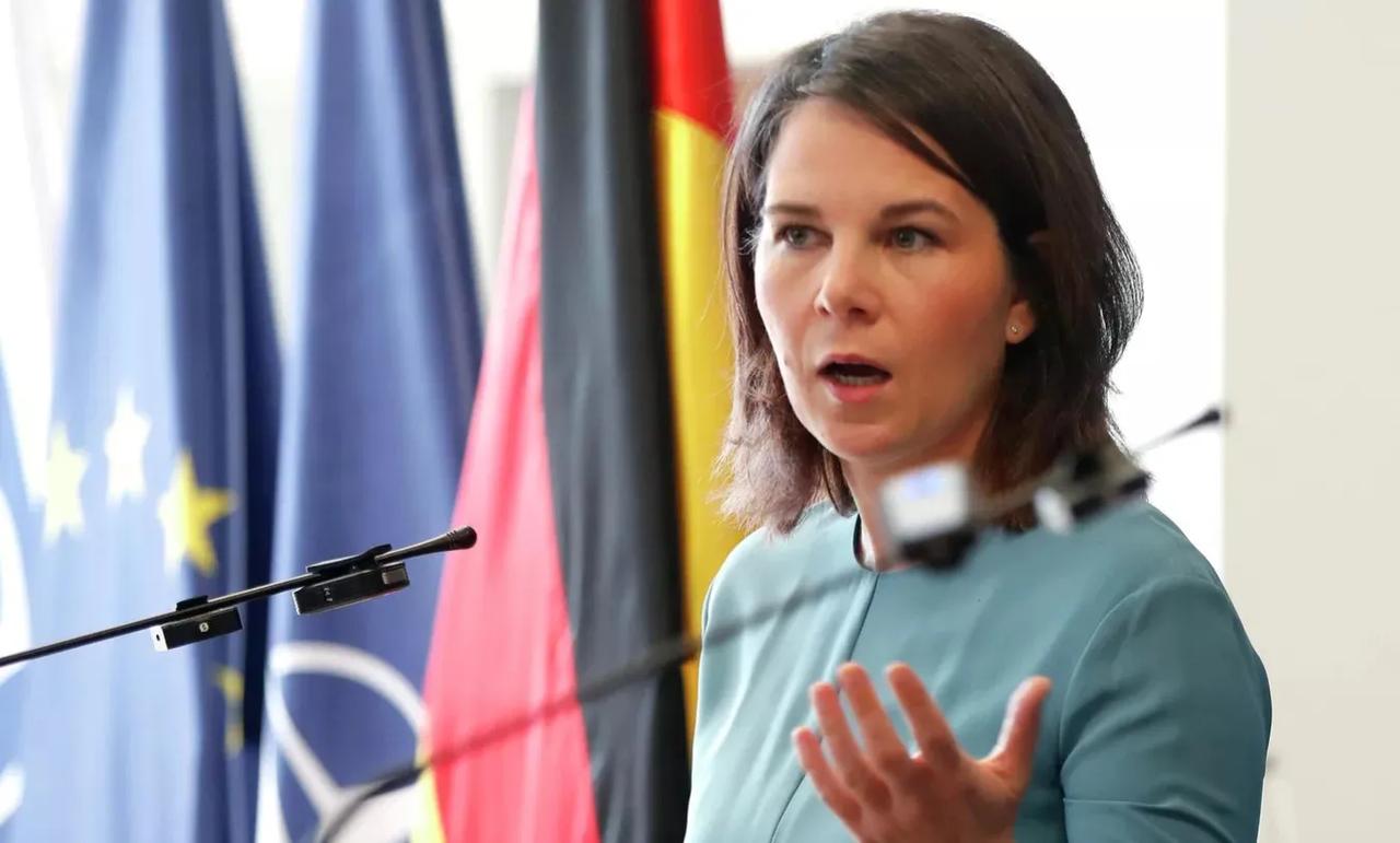 德国外长安娜莱娜•贝尔伯克周三表示，欧盟可能在红海执行的军事任务将是防御性的，并