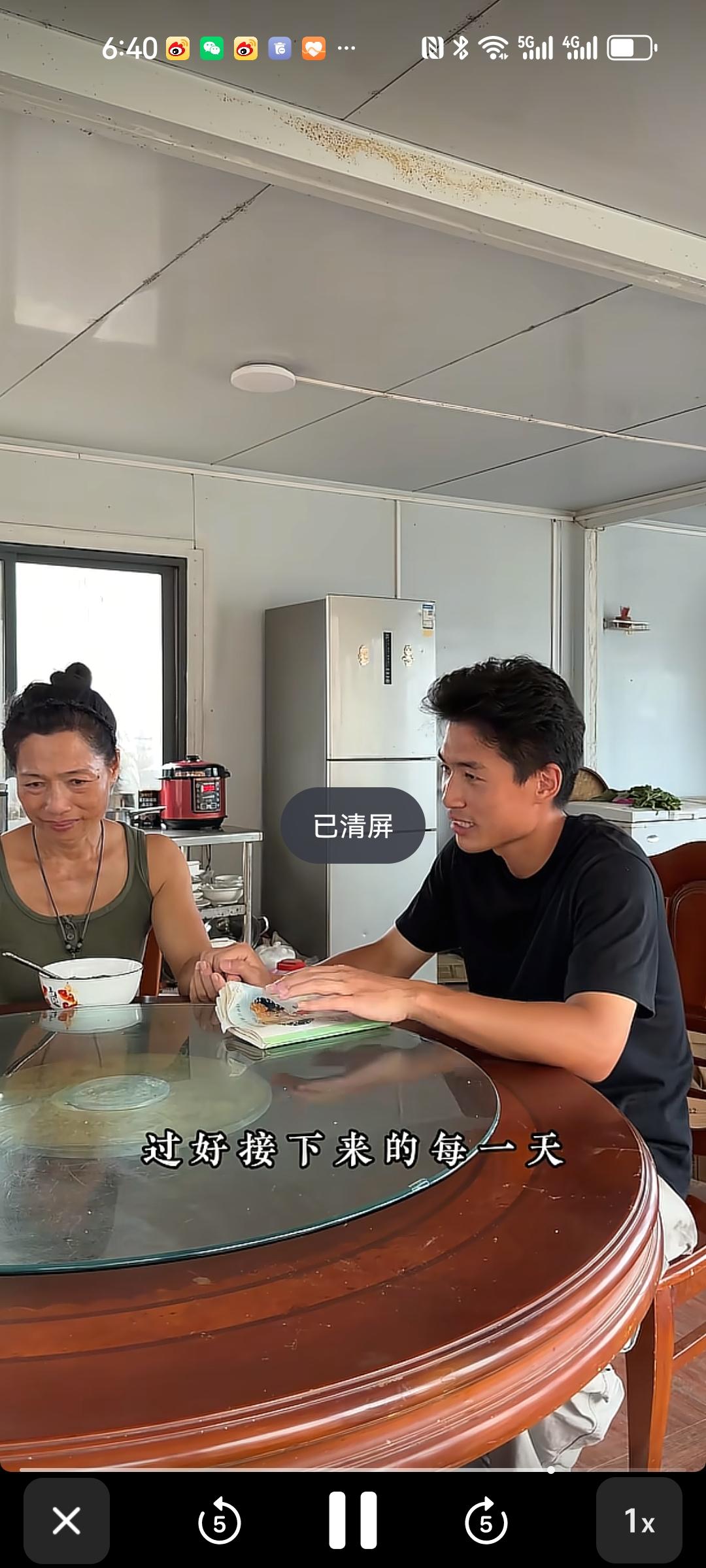 热度背后的争议：海军母子的养殖场，是剧本还是真实烟火
 
谢浩男的战友海军近期凭
