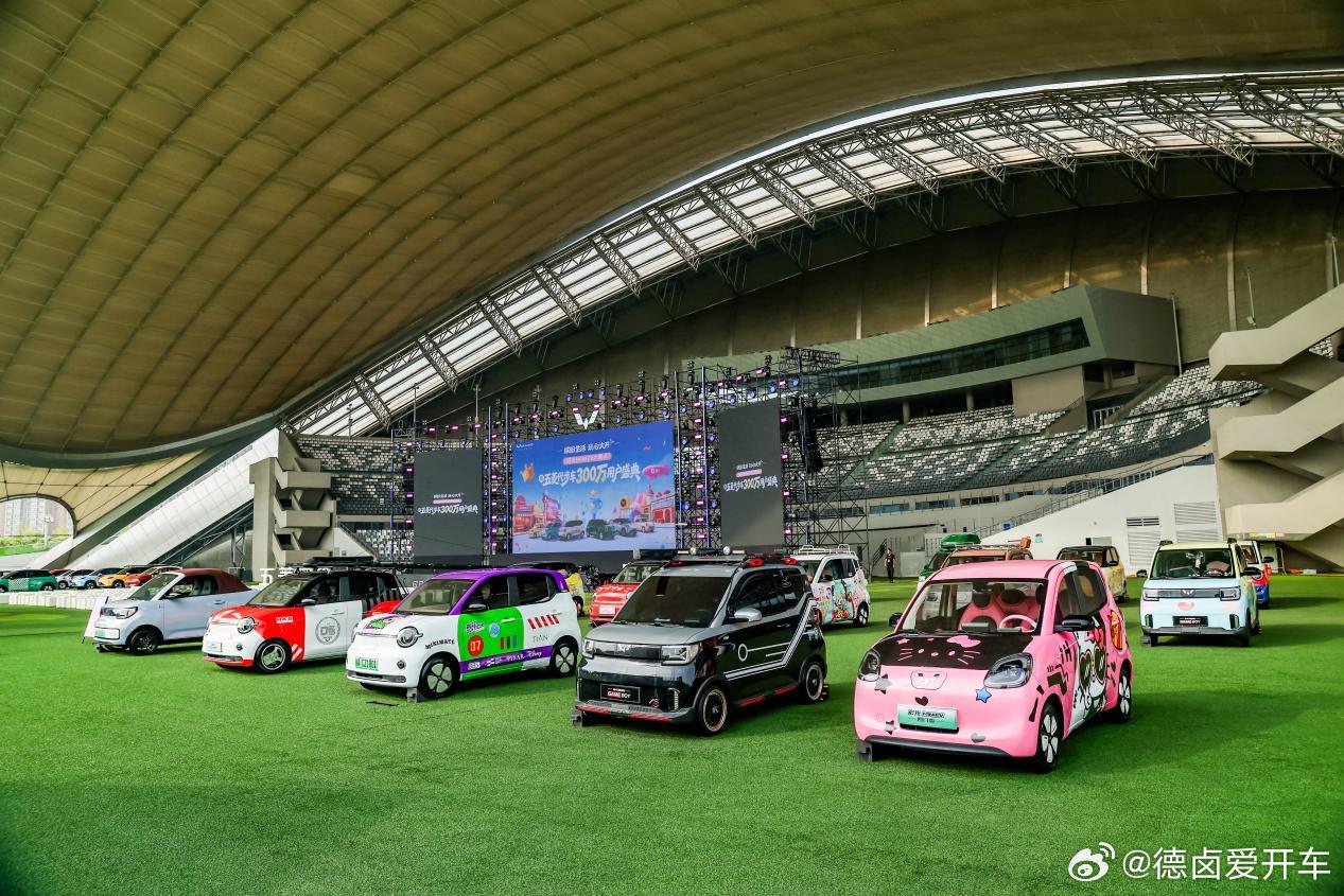 从2017年E100诞生至今，五菱代步车累计销量突破300万辆。确实非常嚣张，我