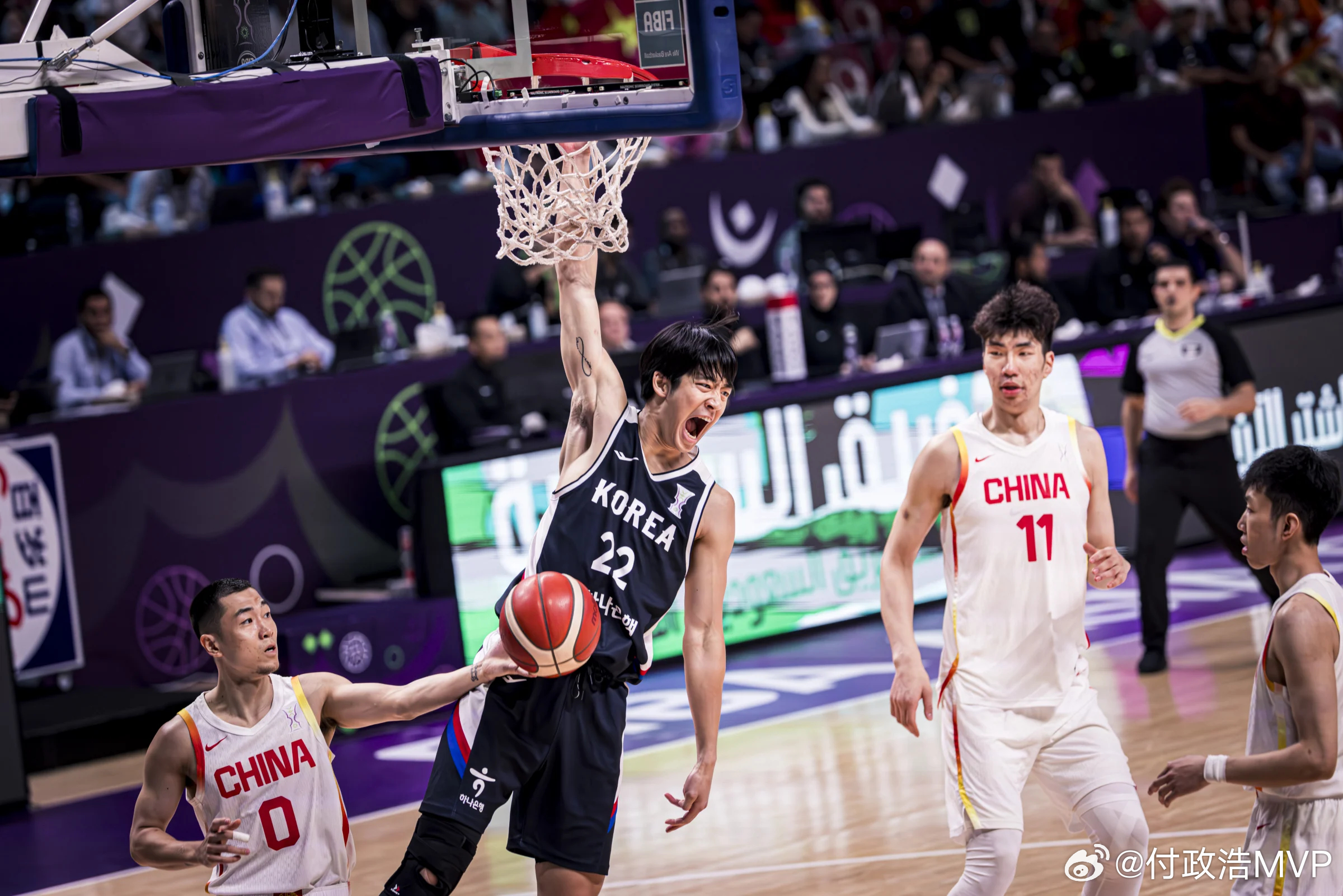 三分24投3中！韩国男篮全靠裁判的一分雨才避免了一场惨败。看来，东亚小快灵的出路