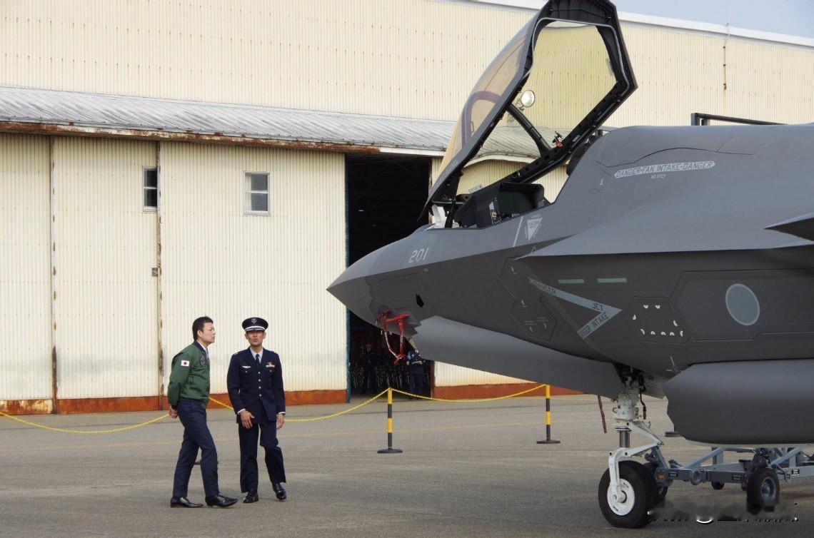 2026年2月7日，日本举行仪式，庆祝F-35B战斗机正式部署至日本新田原空军基