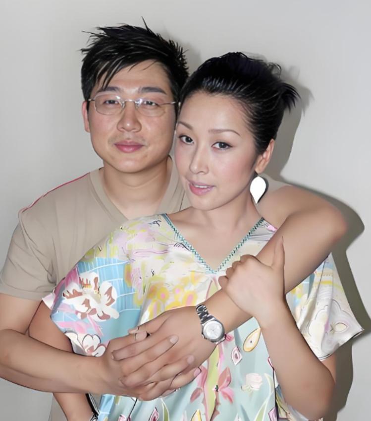 1989年，17岁的孙悦从部队回家探亲，结果，半夜时分，父母又开始吵架，她收拾好