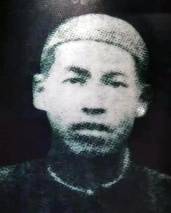 1982年4月，四川酉阳龙潭镇外的邬家坡，有人在山坡挖土时，意外挖出一具骸骨，骸