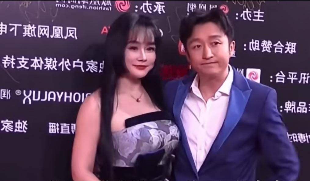 一盏灯300万？拳王邹市明在《姐姐当家2》中的自曝，让全网倒吸一口凉气。

20