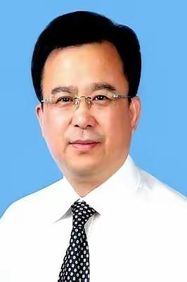 济宁那个拿了“全国劳模”的卫健委一把手，焦华，退休都好几年了。

结果，人自己走