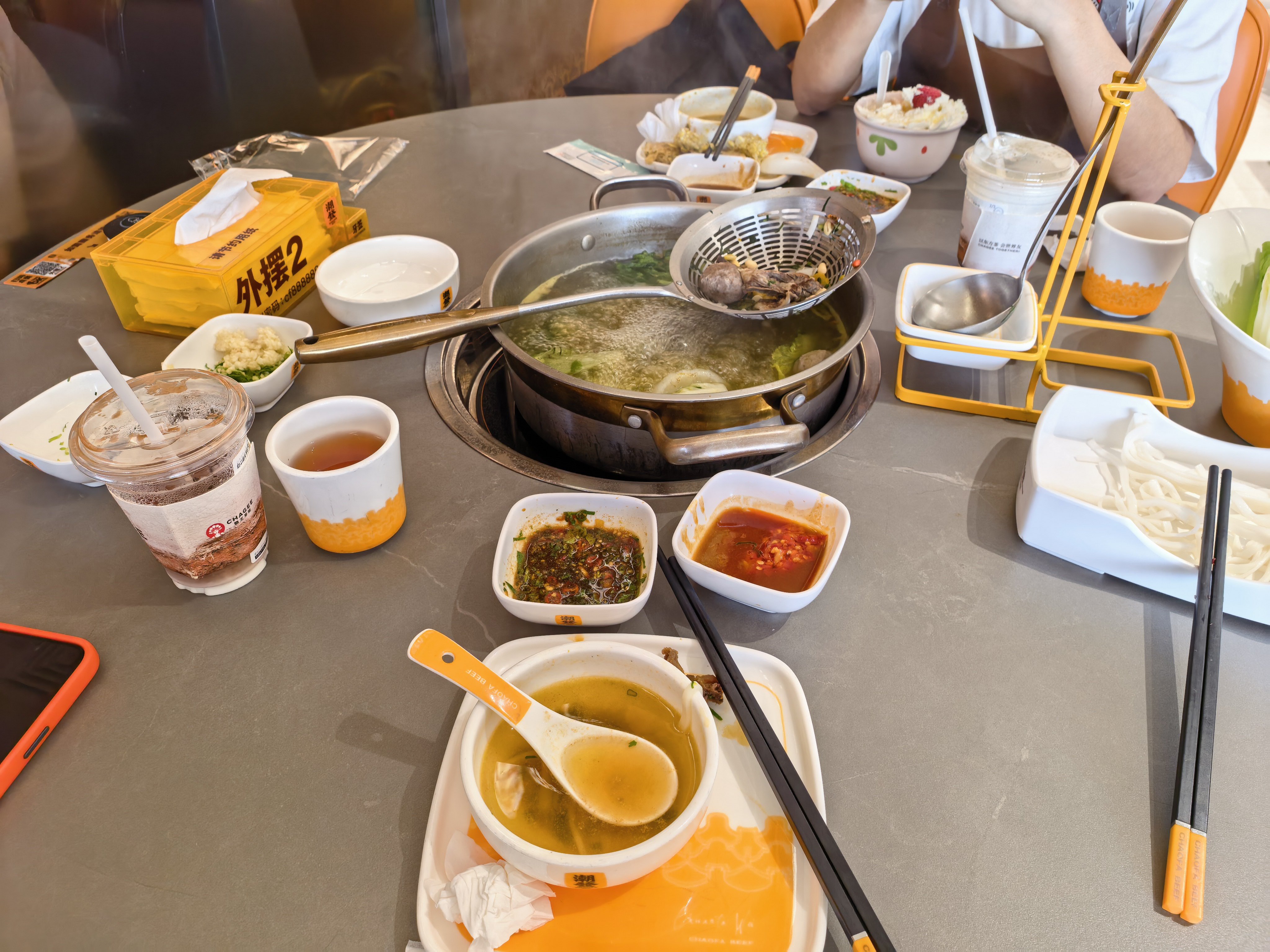 真心疯了，我们一周吃了三次牛肉火锅，吃到我舌头发麻了