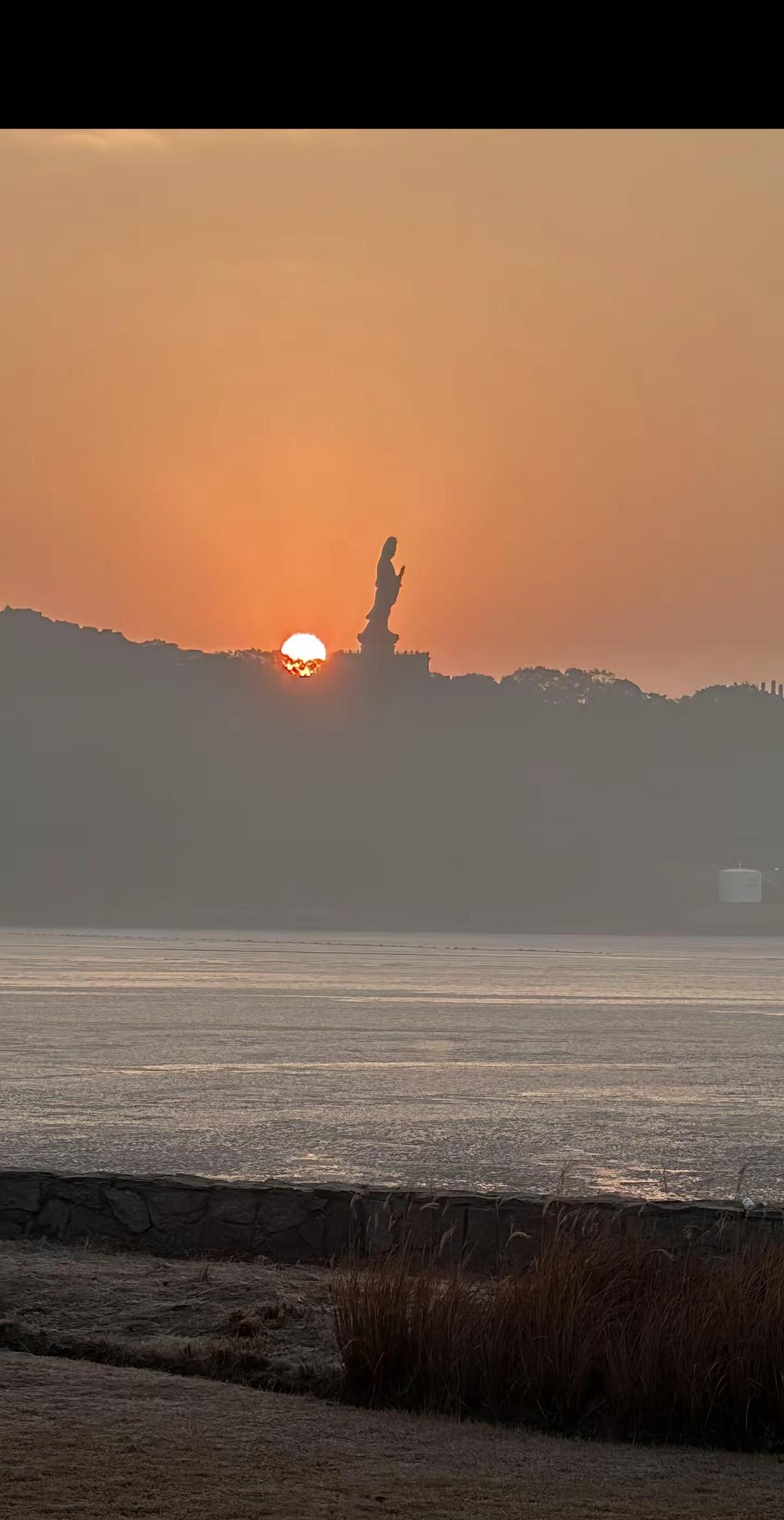 不管生活有多糟糕，至少这一刻心里是平静的，那就值了，来了就好，越来越好