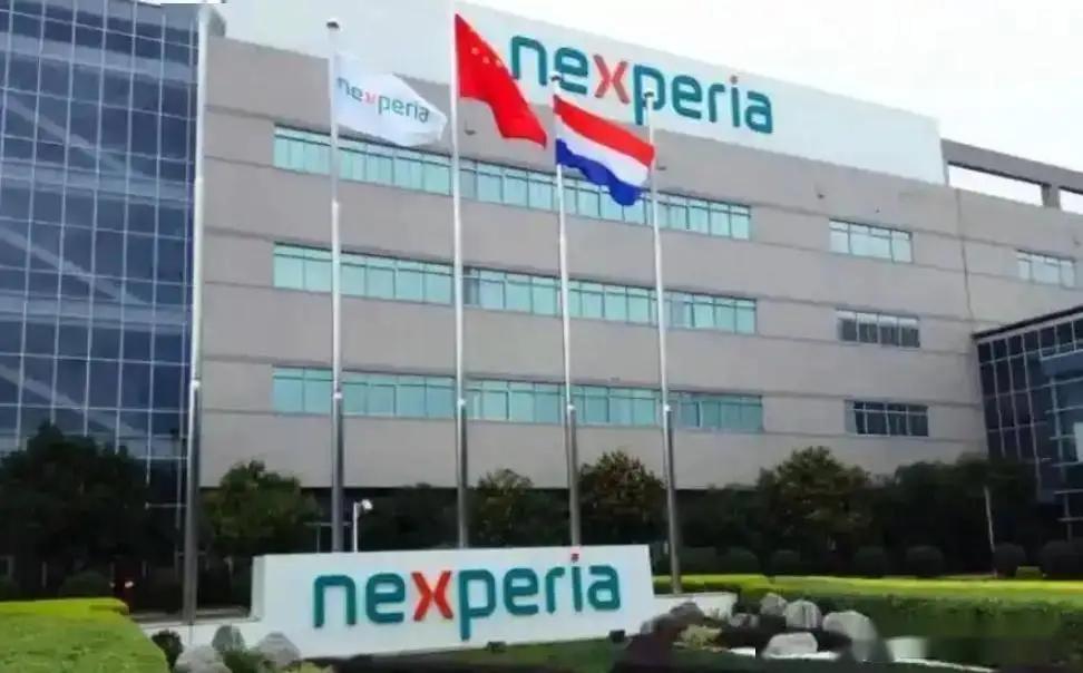 越想越窝囊，荷兰经济大臣宣布已取消访华，还揭开了一个弥天大谎。
 
荷兰经济事务