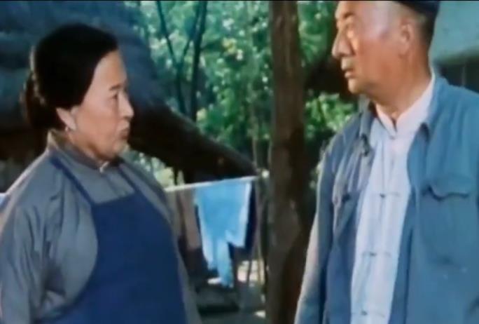 订婚当天闹退亲！公公为抢劳力变身“戏精”，儿子锁房内急疯了！
谁也没想到，原本说