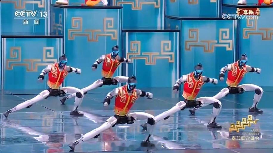 机器人全面入侵春晚一年的进化，宇树机器人确实强了很多，去年连走路都不稳