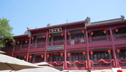 今天咱们来聊一所很有“来头”的大专院校——陕西航空职业技术学院。
为什么说它有“