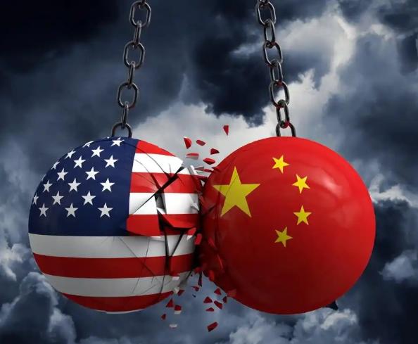 眼下，全世界都在看中美谁先撑不住。现在是中国有货卖不出，急着赚钱，美国是有钱买不