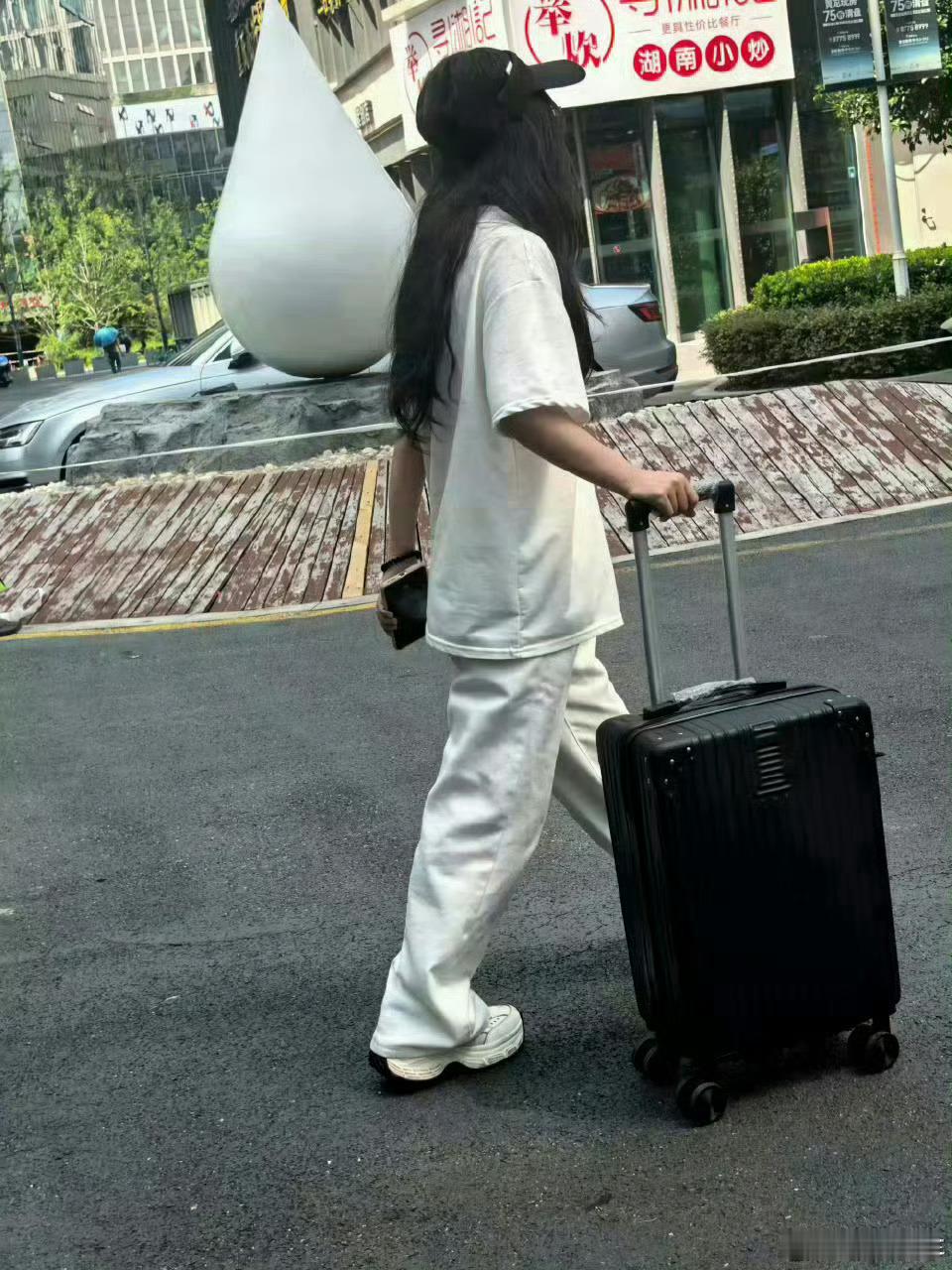 评论＋关注，抽20寸行李箱，一周内开奖 ​ ​  ​​​