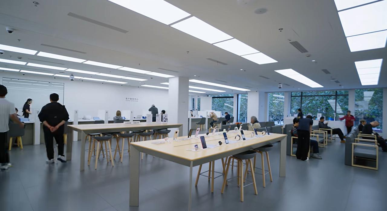 在科技服务日益同质化的今天，华为服务正以一套立体化、充满温度的服务体系脱颖而出，