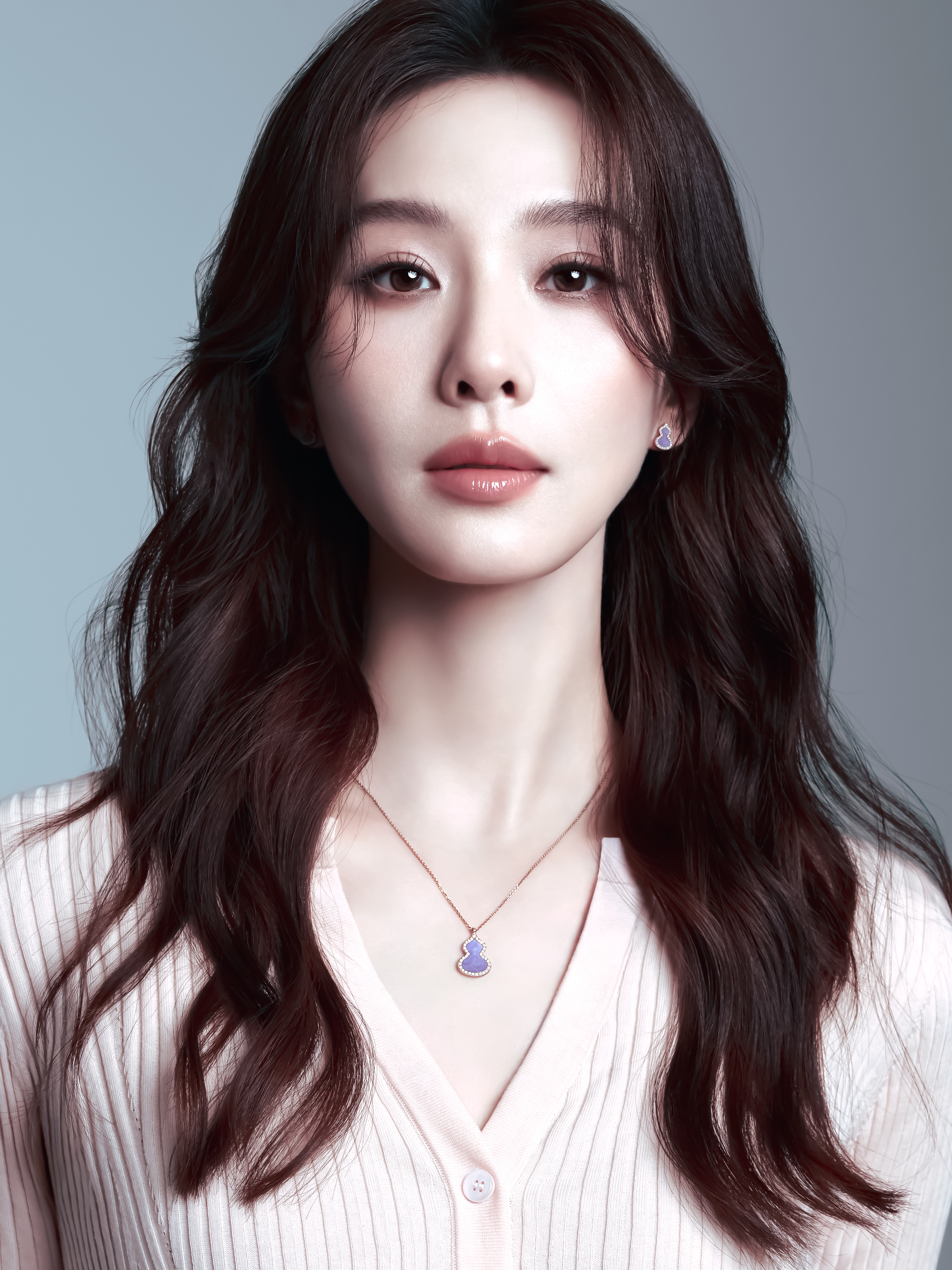 美貌彰显贵气