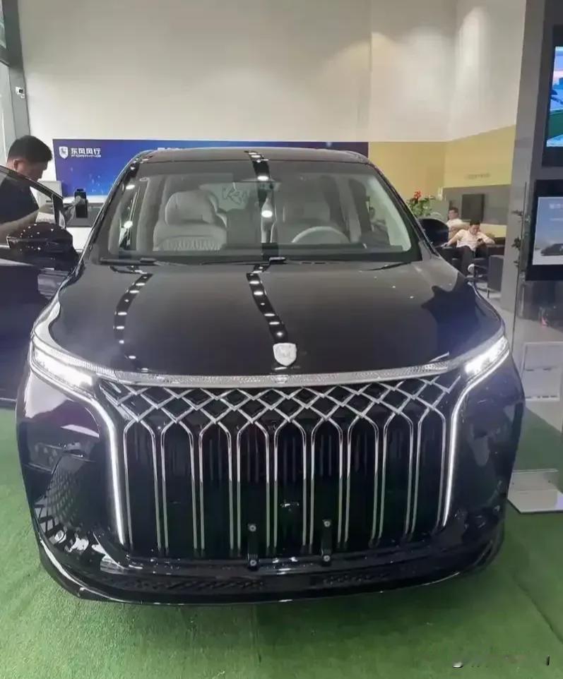 第一眼看到星海V9，就被它的外观吸引了。整车设计大气稳重，前脸那个“中国结”的造